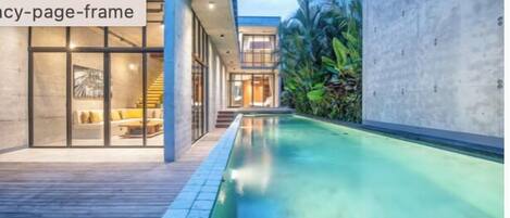 ヴィラ (4 Bedrooms) | 施設の正面