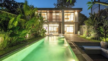 Villa (5 Bedrooms) | Exterior