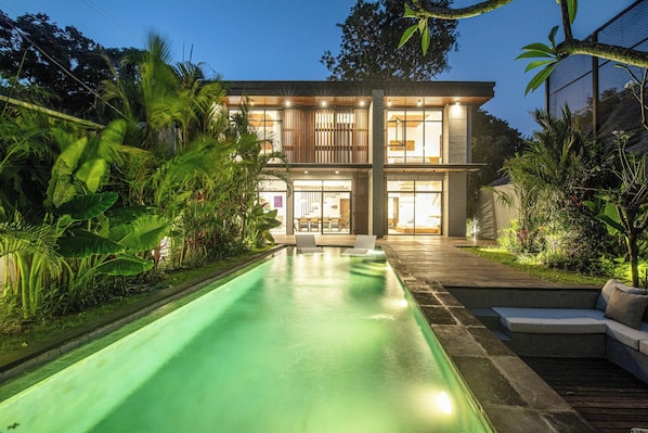 Villa (5 Bedrooms) | Exterior