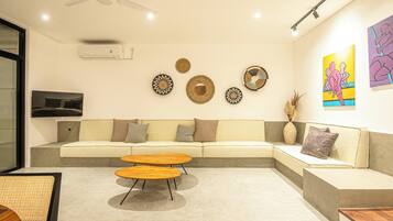 Villa (5 Bedrooms) | Exterior