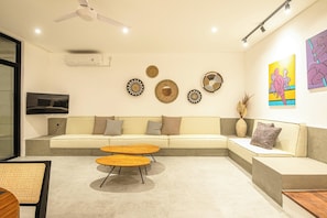 Villa (5 Bedrooms) | Exterior