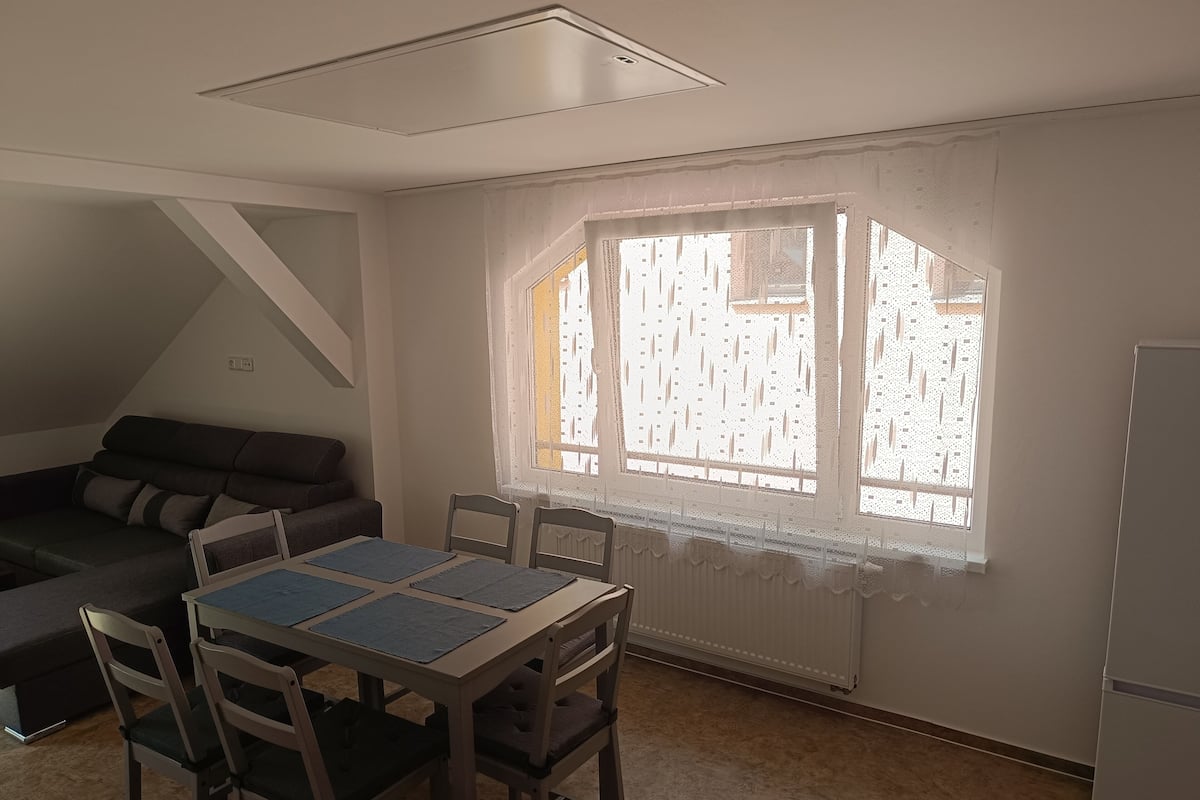 Leilighet – superior | Safe på rommet, skrivebord og skrivebord for bærbar PC