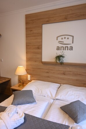In-room safe, desk, laptop workspace, blackout drapes - Wellness Hotel ANNA Nejdek (Nejdek)