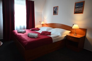 Caja de seguridad en la habitación y escritorio