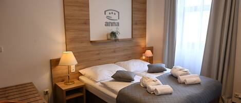 Comfort Double Room | In-room safe, desk, laptop workspace, blackout drapes