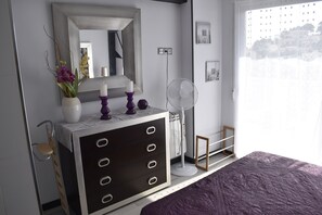 2 bedrooms, iron/ironing board, Internet