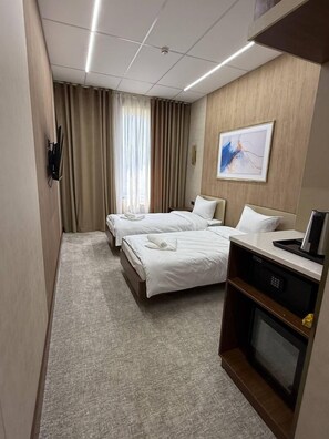 In-room safe, desk, laptop workspace, blackout drapes - KUMUSHKON RESORT (Kumushkan)