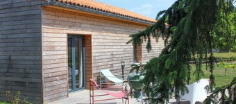 Maison au cœur du vignoble - cottage in the Médoc between vineyards and estuary.