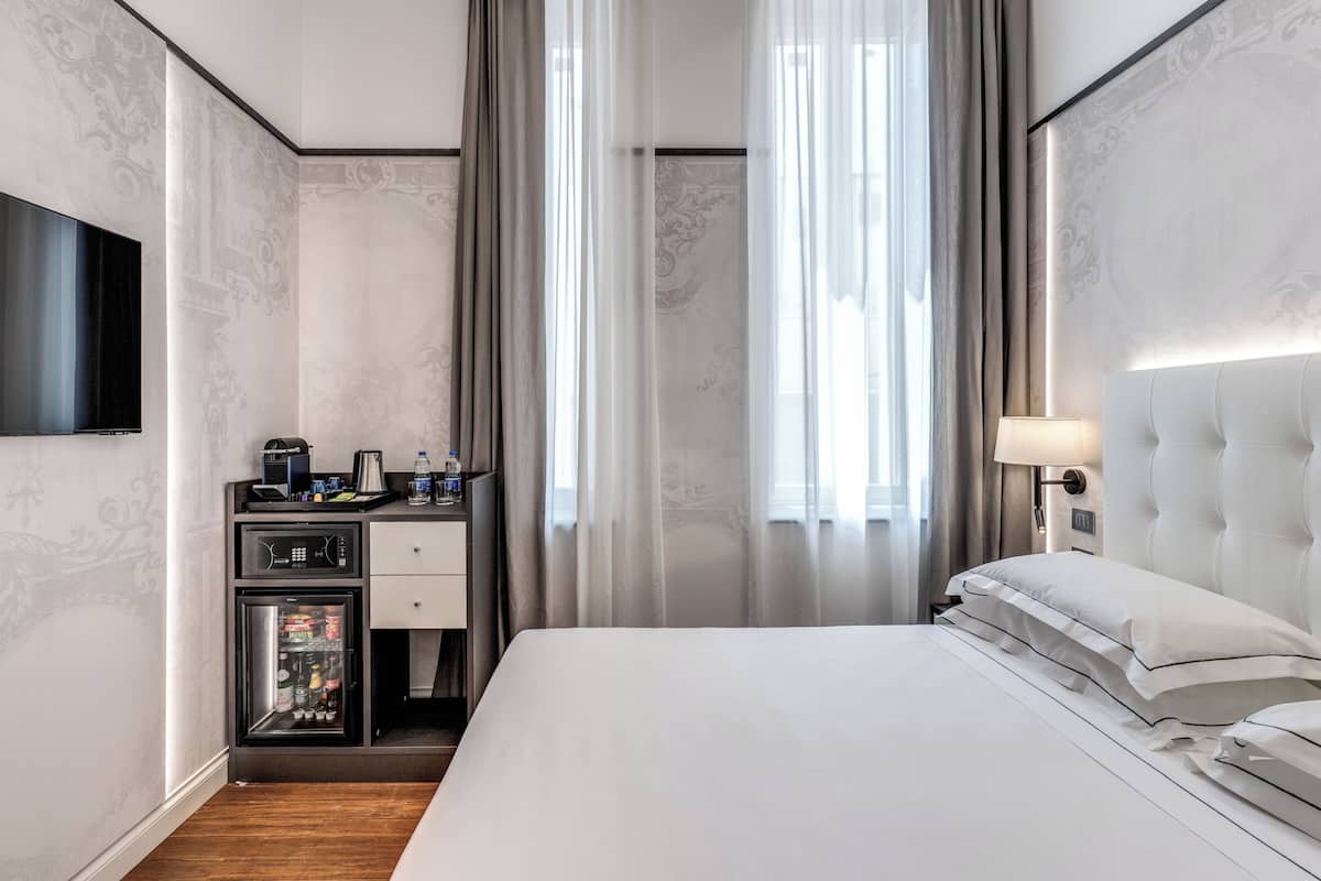 Classic Double or Twin Room | Premium bedding, down comforters, memory foam beds, minibar