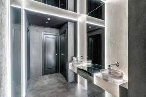 Shower, hair dryer, slippers, bidet