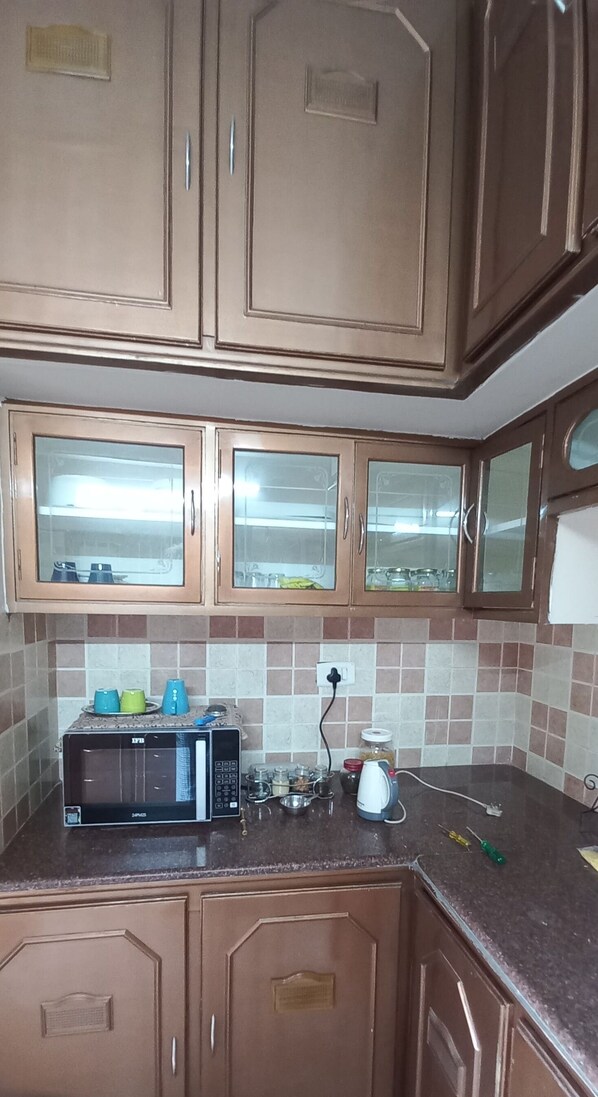 Fridge, microwave, stovetop, electric kettle