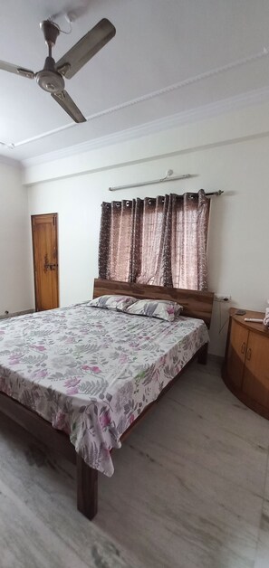 3 bedrooms, free WiFi, bed sheets