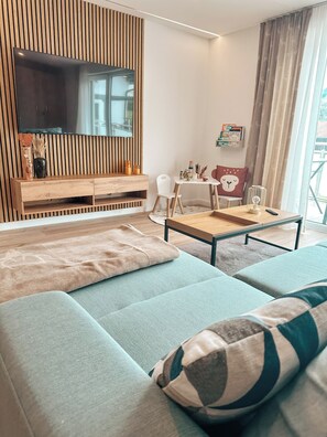 Smart-TV, Kamin, Videothek