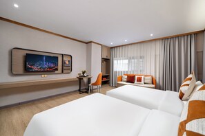 Classic Twin Room | Desk, laptop workspace, free WiFi