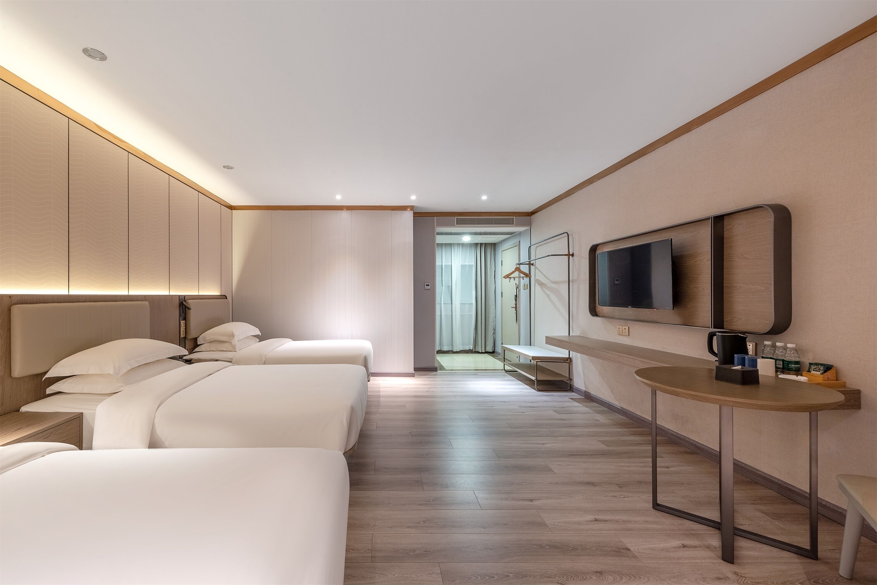 Family Triple Room | Desk, laptop workspace, free WiFi