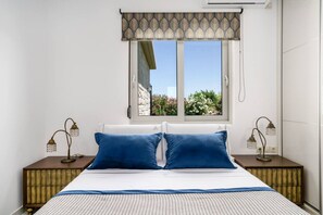 3 makuuhuonetta, tallelokero huoneessa, silitysrauta/-lauta