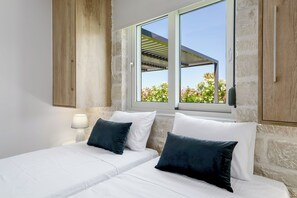 3 bedrooms, in-room safe, iron/ironing board, free WiFi