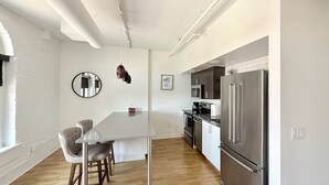Kaffetrakter/tekoker, mikrobølgeovn, ovn og kokeplater