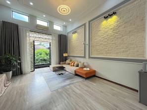 Traditional Room | Living area | 32-inch LED TV with digital channels