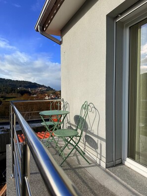 Outdoor dining - Villa Rosa (Melgaço)