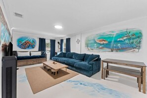 Tv och ett bordtennisbord