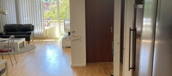 Furnished 3-room apartment with balcony in the hotspot of Hamburg-Eimsbüttel.