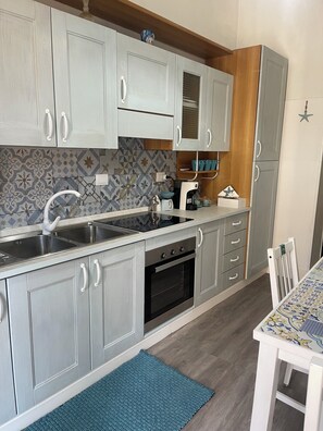 Horno, parrilla de estufa y lavavajillas 