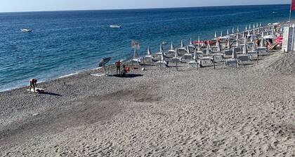 Taormina relaxation in cozy house a few steps from the beach self check-in