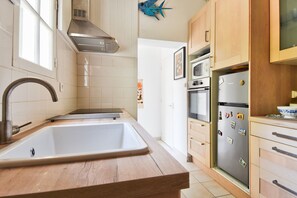 Fridge, microwave, oven, dishwasher