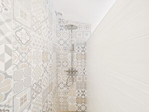 Douche, séchoir à cheveux