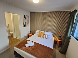 1 chambre, fer et planche à repasser, Wi-Fi gratuit, draps fournis