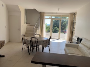Living area - GITE in the countryside, fully renovated, 30 mn from Lyon, near l'Arbresle (Savigny)