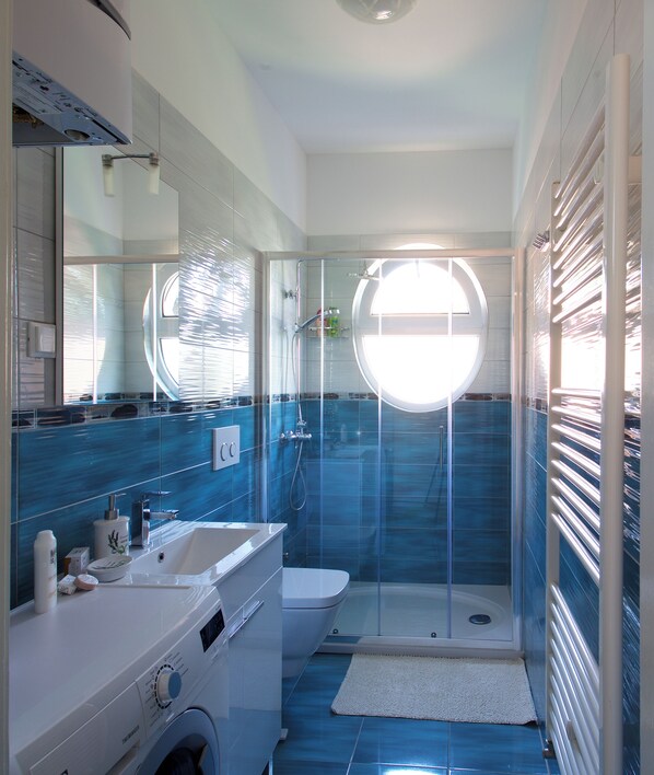 Shower, hair dryer, towels, soap - Wonderful apartment with AC in charming Zagreb (Zagreb)