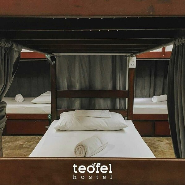 Free WiFi, bed sheets