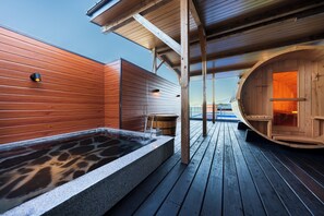 [Suite Villa/JP-Western Style] Hot Spring, Mild Sauna, and Seasonal Pool (Summer Only), Non Smoking | Free WiFi