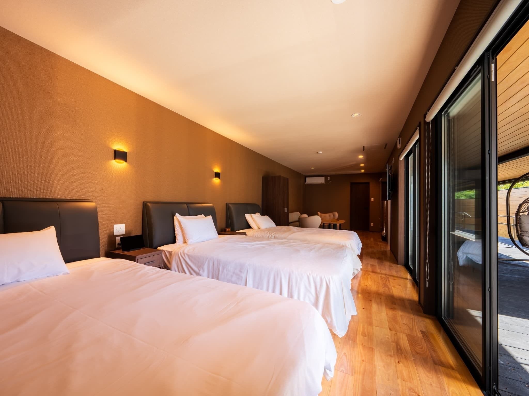 [No View] [Standard Villa / Western-style Room / 3 Beds] with Hot Spring and Mild Sauna | Free WiFi