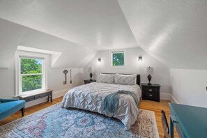 4 bedrooms, desk, iron/ironing board, travel cot