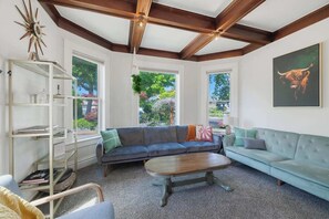 TV connectée, cheminée, jeux vidéo