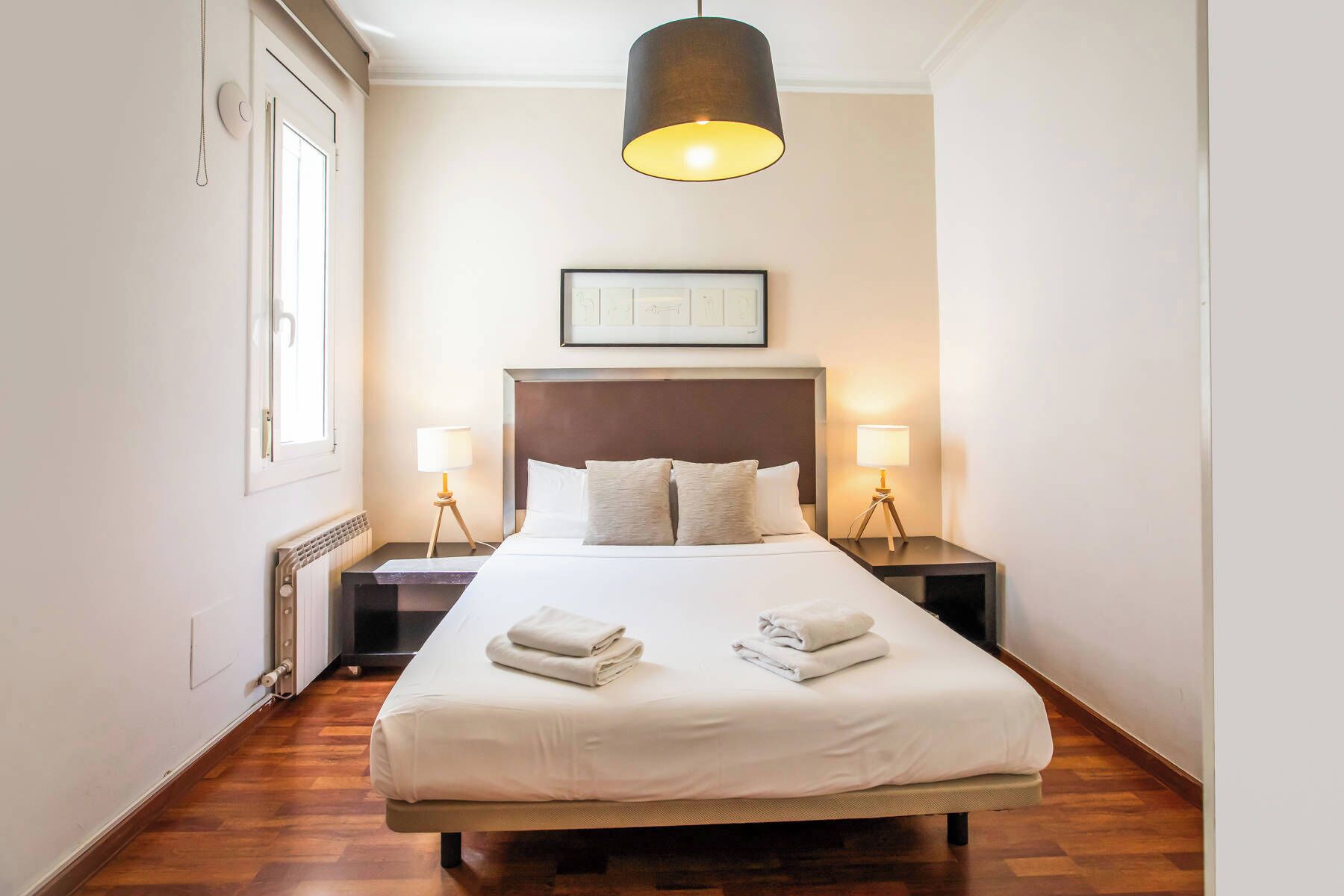 2 bedrooms, iron/ironing board, internet, bed sheets