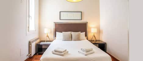 2 bedrooms, iron/ironing board, internet, bed sheets