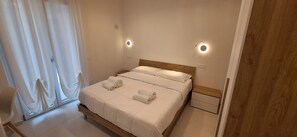 Chambre Économique | Cuisine privée | Grand réfrigérateur, micro-ondes, four, plaque de cuisson