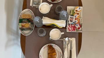 Free daily cooked-to-order breakfast