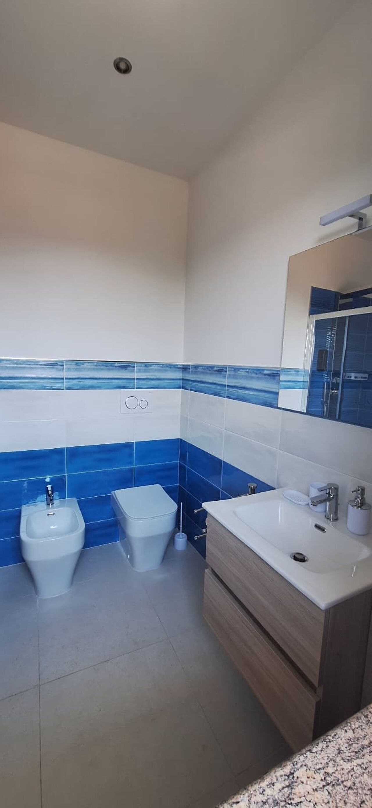 Superior Room | Bathroom | Shower, rainfall showerhead, hair dryer, bidet