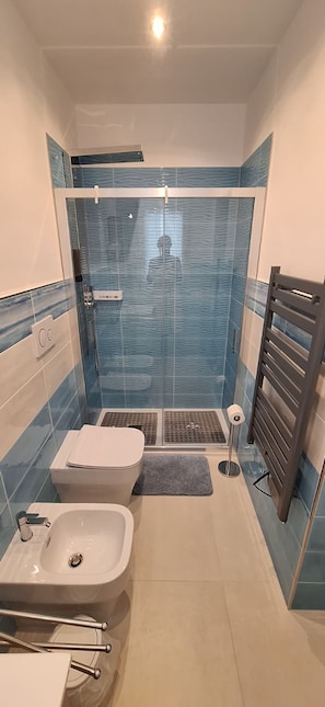 Standard Room | Bathroom