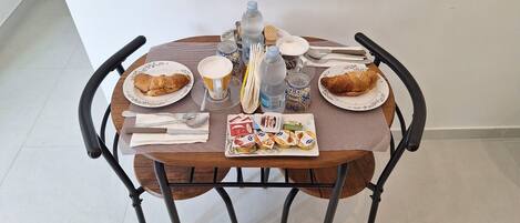 Free daily cooked-to-order breakfast