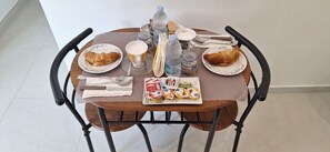 Petit déjeuner préparé à la commande compris tous les jours