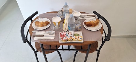 Free daily cooked-to-order breakfast