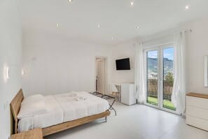 Habitación estándar | Ropa de cama de alta calidad y edredones de plumas