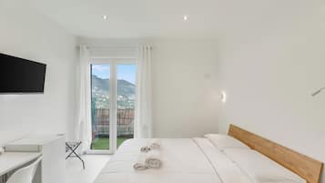 Superior Room | Premium bedding, down duvets, memory-foam beds, in-room safe