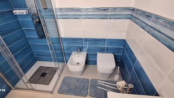 Superior Room | Bathroom | Shower, rainfall showerhead, hair dryer, bidet